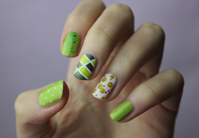 minimalist nail art